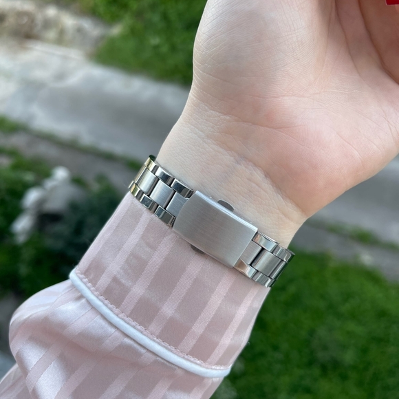 Women's Luxury Stainless Steel Quartz Watch - Picture 3 of 3